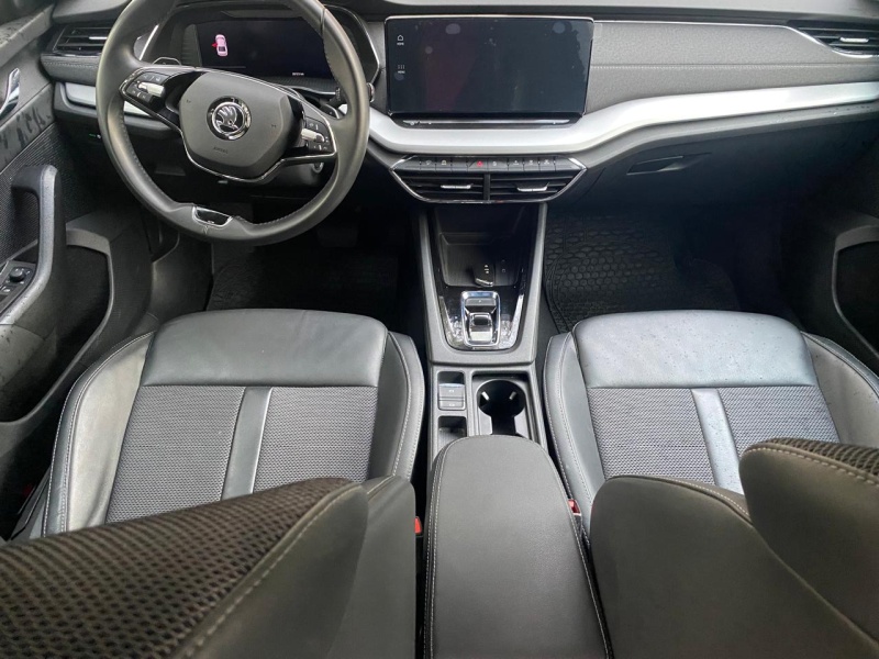 Car image 13
