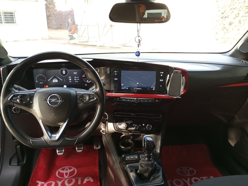 Car image 10