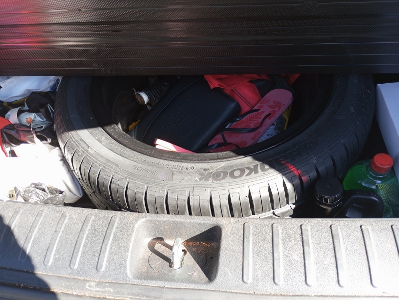 Car image 16