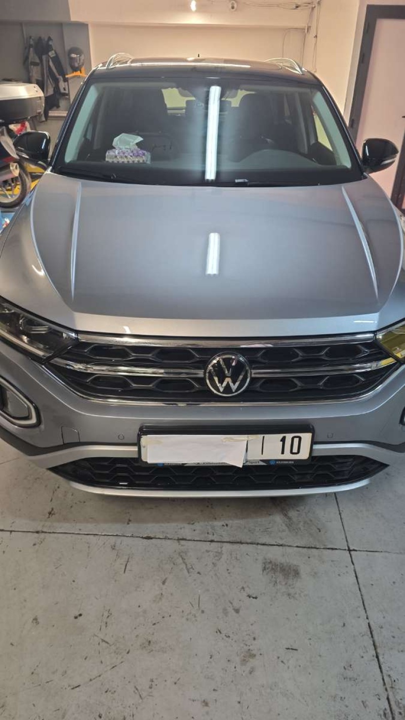 Main car image