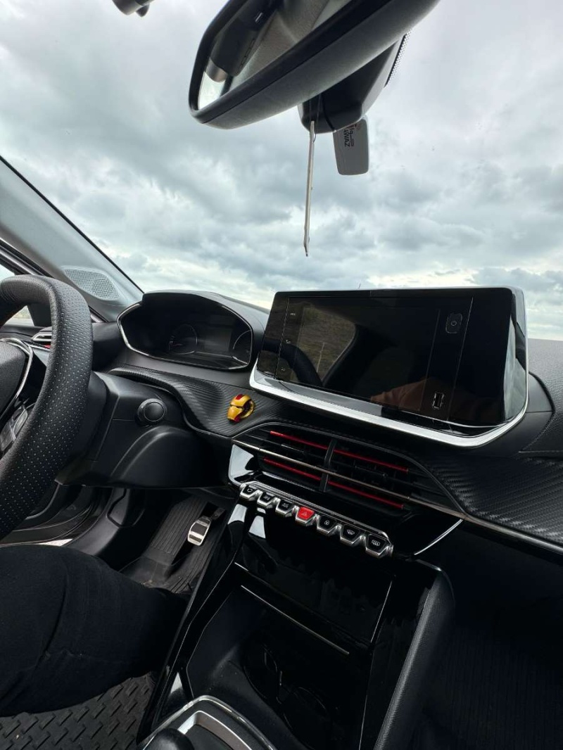 Car image 11