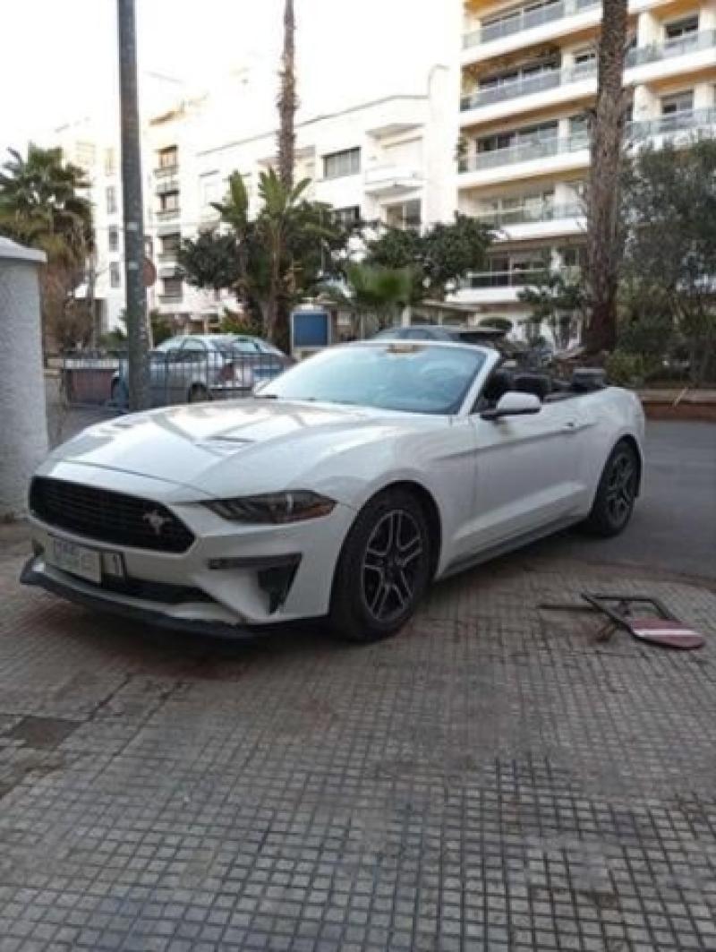 FORD MUSTANG
