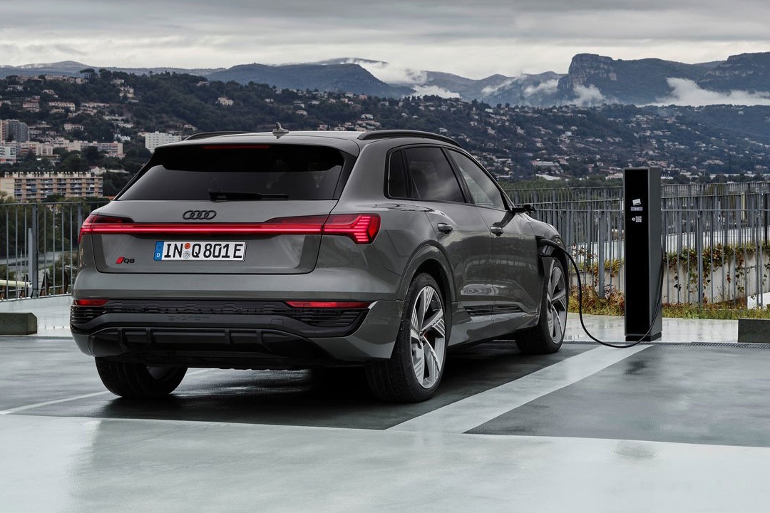 AUDI Q8 e-tron