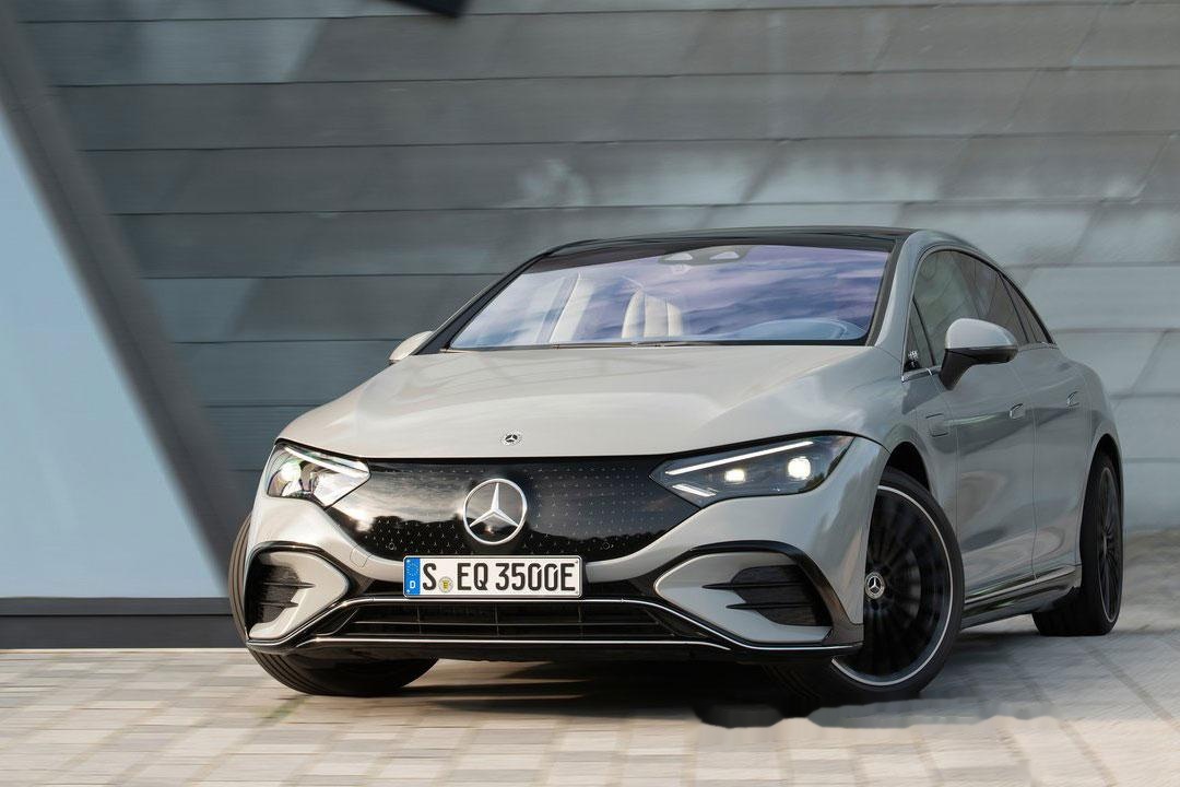 MERCEDES EQE