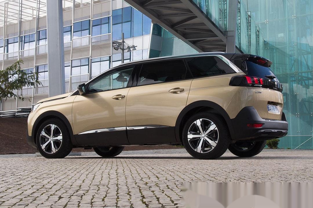 PEUGEOT 5008